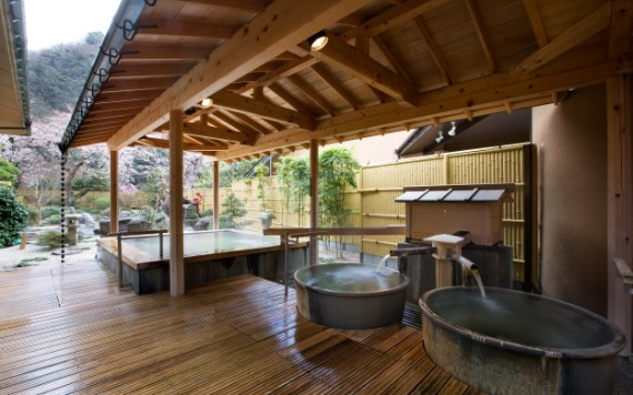 かめ露天風呂と露天檜風呂